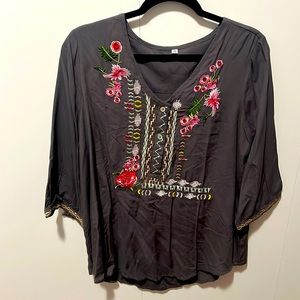 KOMILI Embroidered Top Sz M